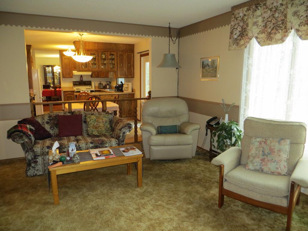 Wild Rose Bed & Breakfast Saskatoon Exterior photo