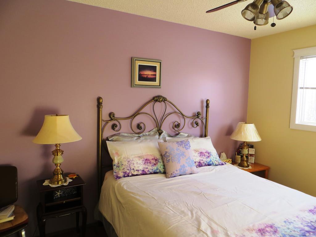 Wild Rose Bed & Breakfast Saskatoon Exterior photo